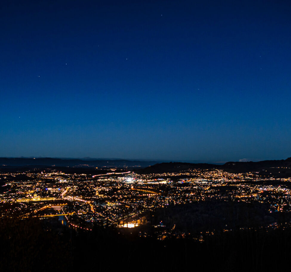 Sicht vom Gurten auf die Stadt Bern bei Nacht